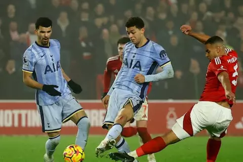 التعثر الـ13.. نوتنجهام يزيد أوجاع توتنهام بثلاثية في الدوري الإنجليزي